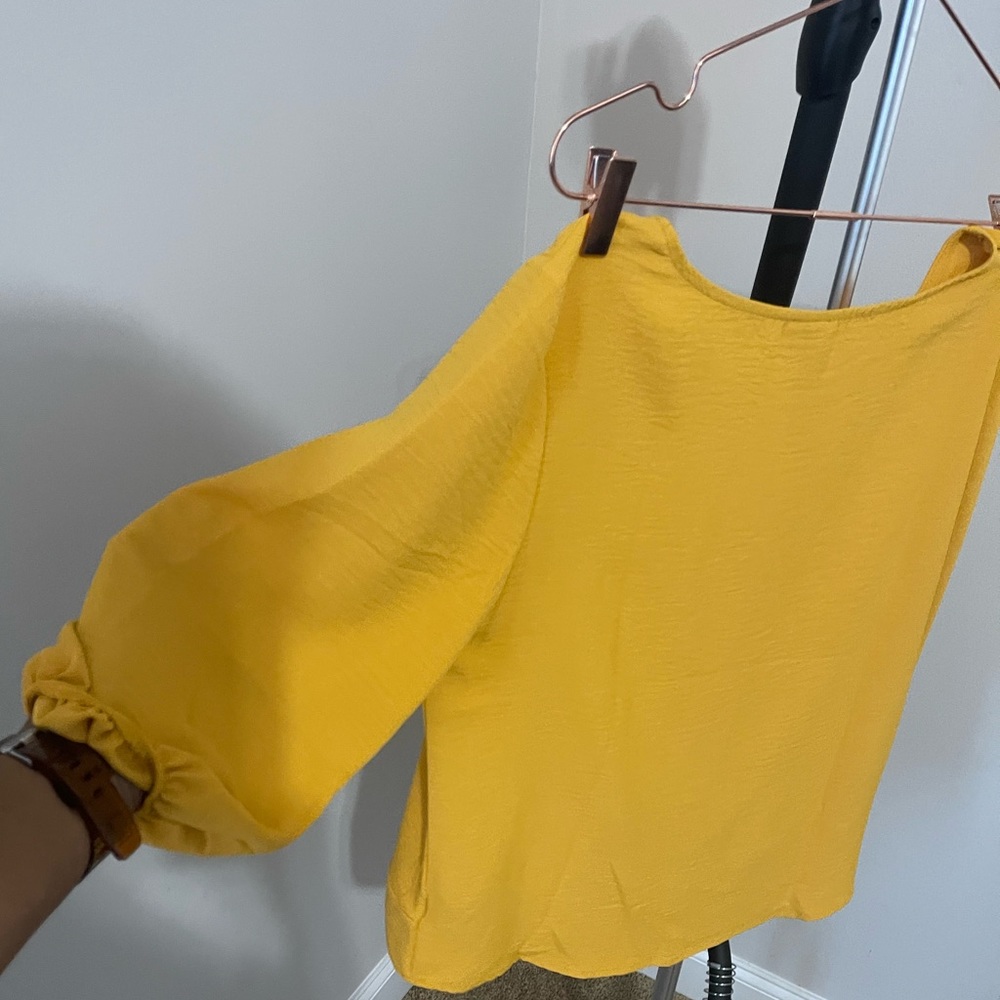 Blouse. New w/o tags.